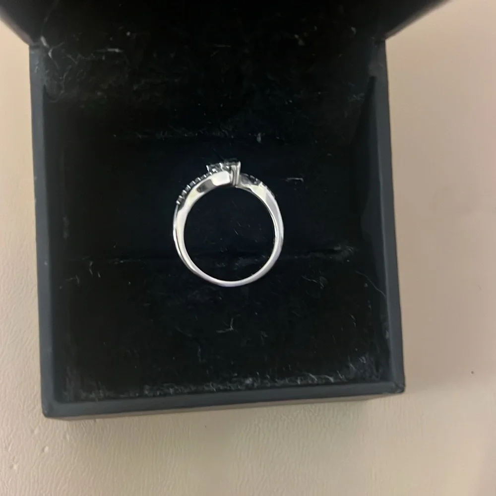 Diamond ring 💍 - Picture 5 of 7